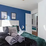 Stylish 2 Bedroom Apartment In Edinburgh